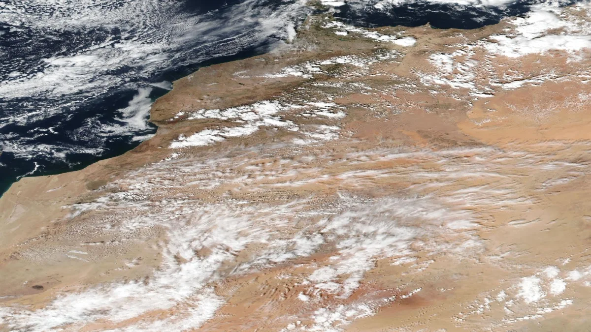 سحب كثيفة فوق المغرب وشمال غرب أفريقيا كما تظهر من الأقمار الصناعية