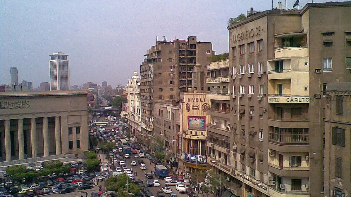 دار القضاء العالي وشارع 26 يوليو في وسط القاهرة