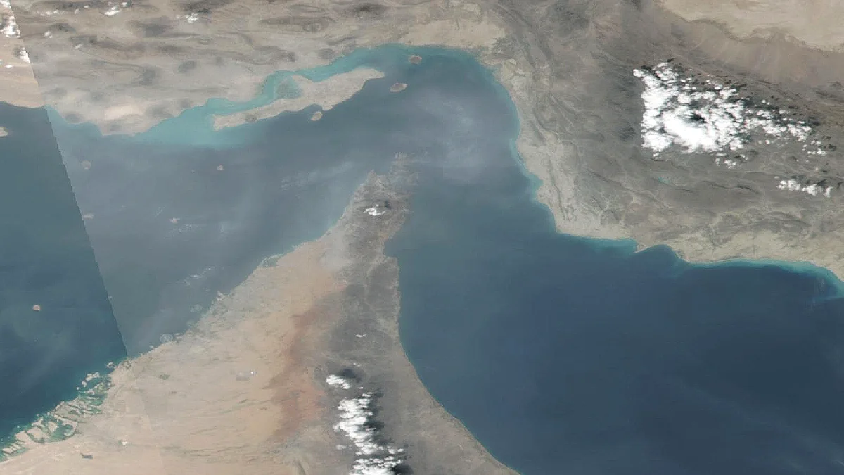 مضيق هرمز وسواحل عُمان وإيران من الفضاء